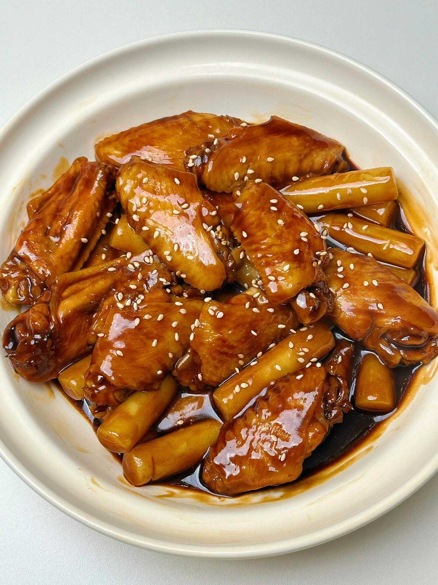 可乐鸡翅简单的做法(可乐鸡翅简单做法鸡翅煮了以后要洗吗?)-第1张图片