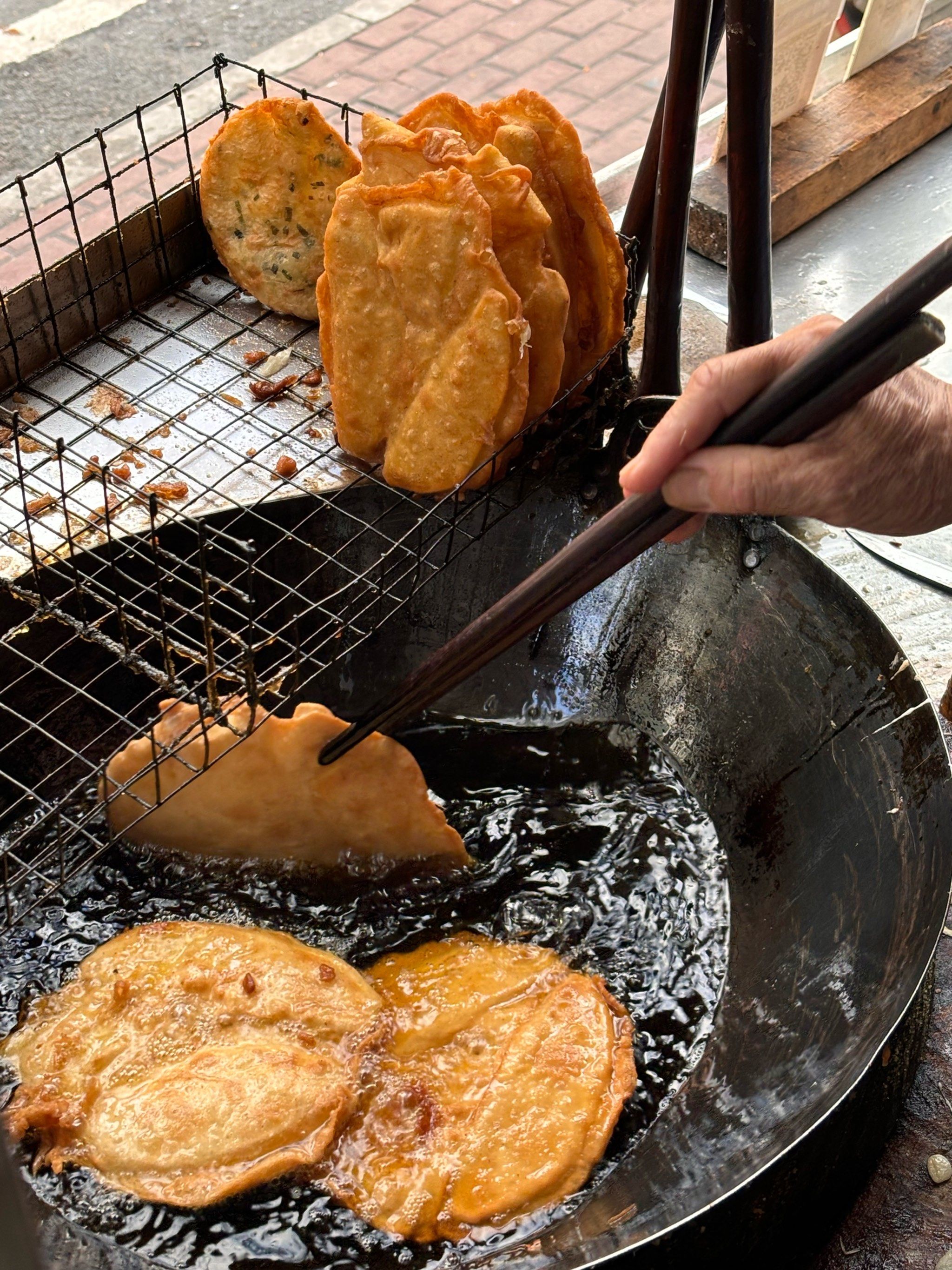 炸地瓜饼的做法(炸地瓜饼的做法视频)-第1张图片